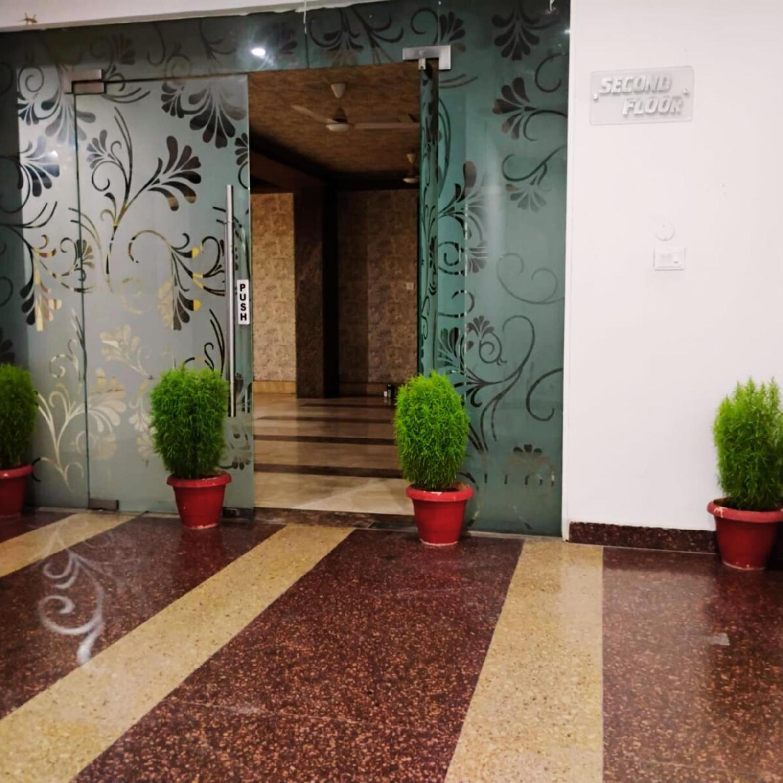 Hotel Lake View Grand لاكناو المظهر الخارجي الصورة